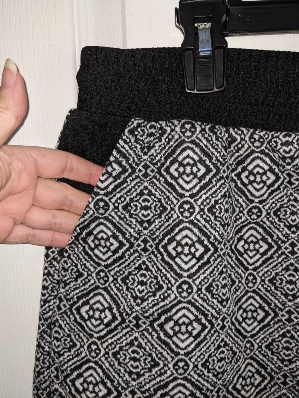 Maurices Black & White Drawstring Shorts Sz L - Picture 4 of 5